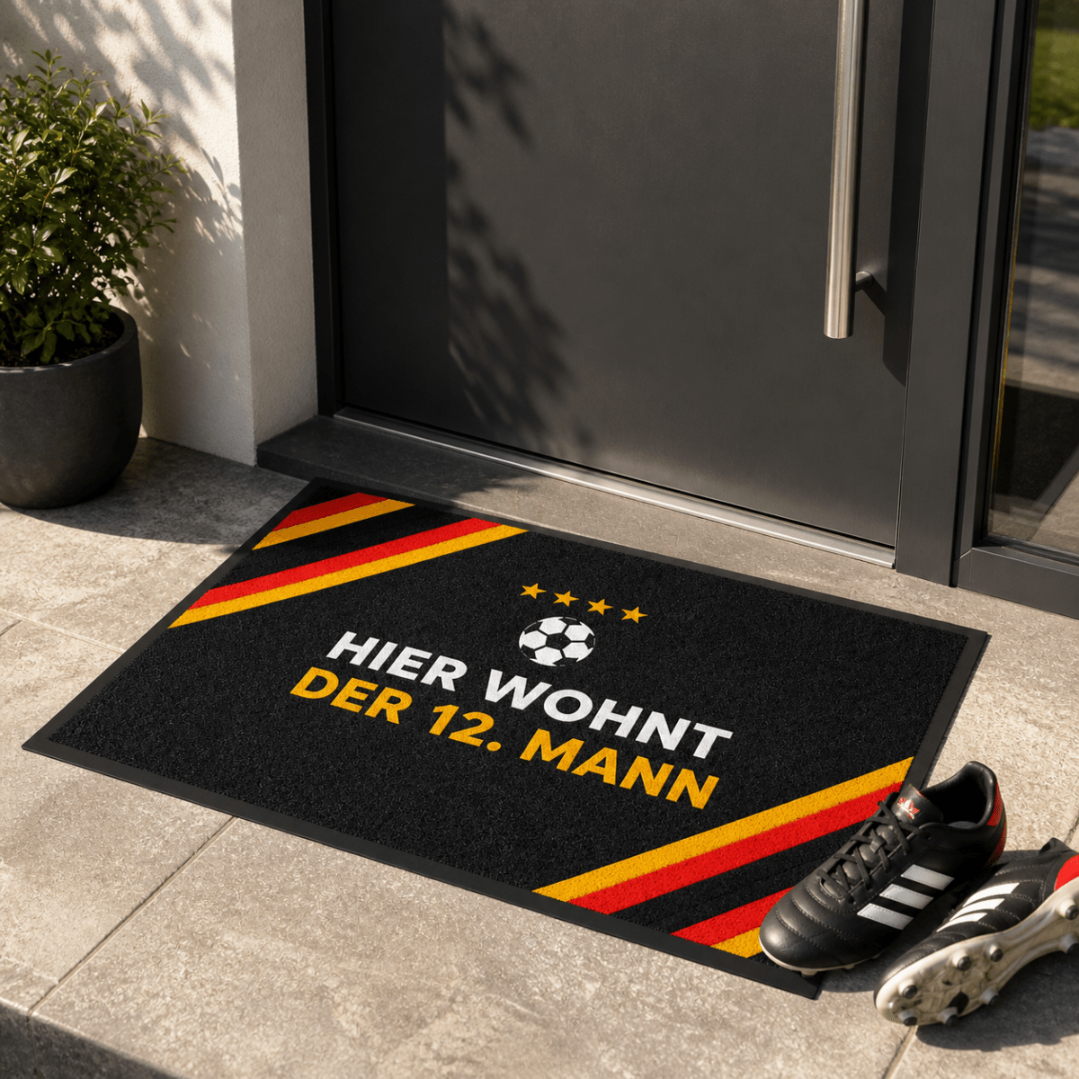 Fußmatte „Hier wohnt der 12. Mann" - Schwarz - Rot - Gold - Entrando