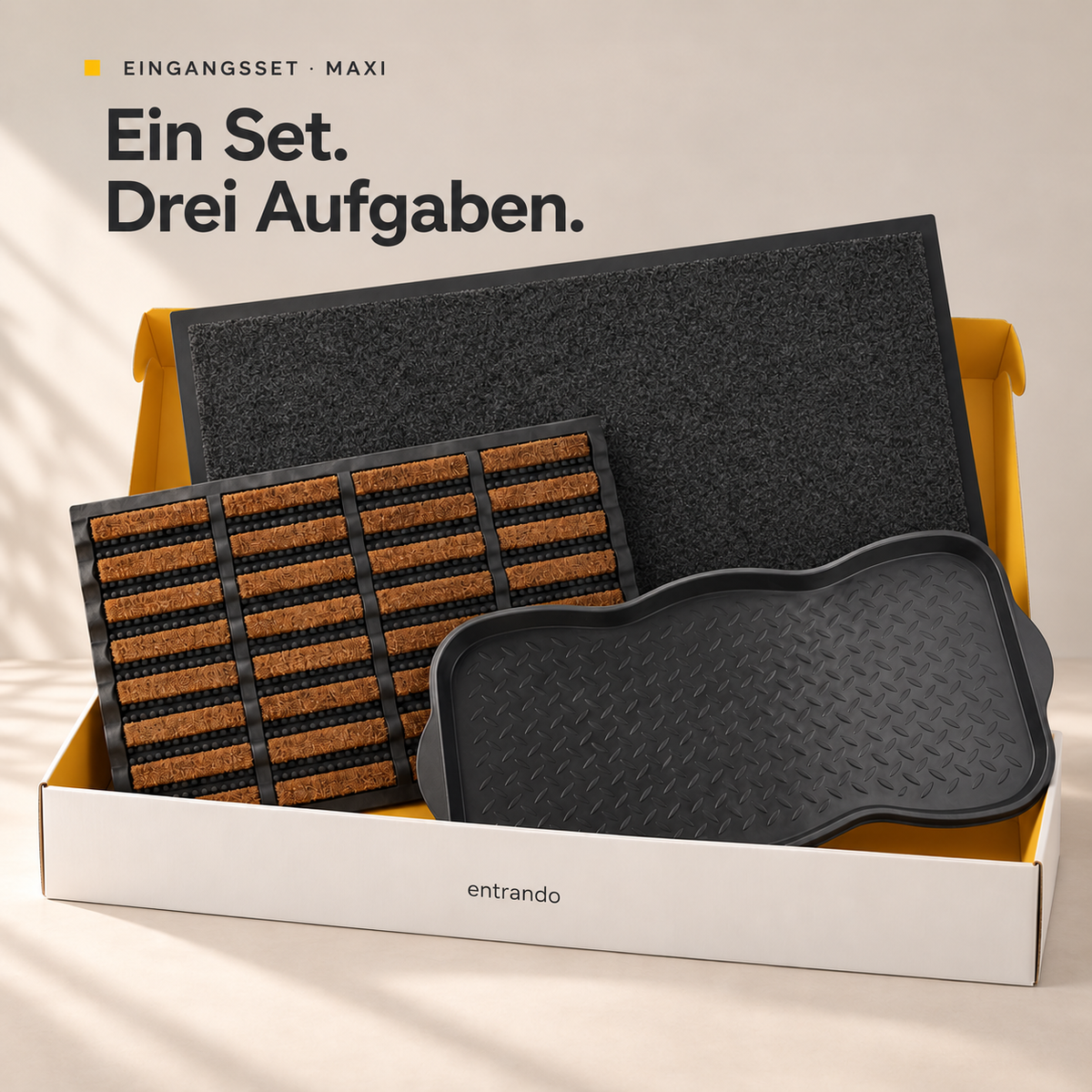 Ein Set. Drei Aufgaben. Entrando Eingangsset Maxi mit Innenmatte Anthrazit, Kokos-Gummi-Matte Braun/Schwarz und schwarzer Schuhschale. Inszenierung mit offener Verpackung.